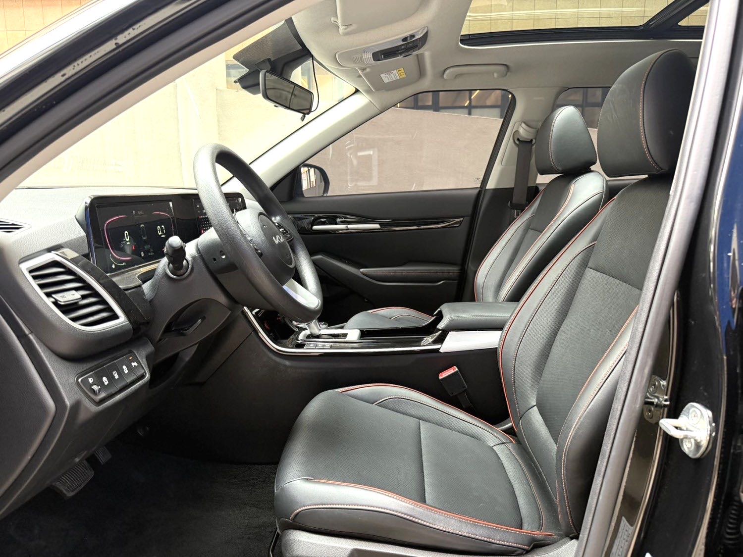 Kia Seltos 2023 car image #7