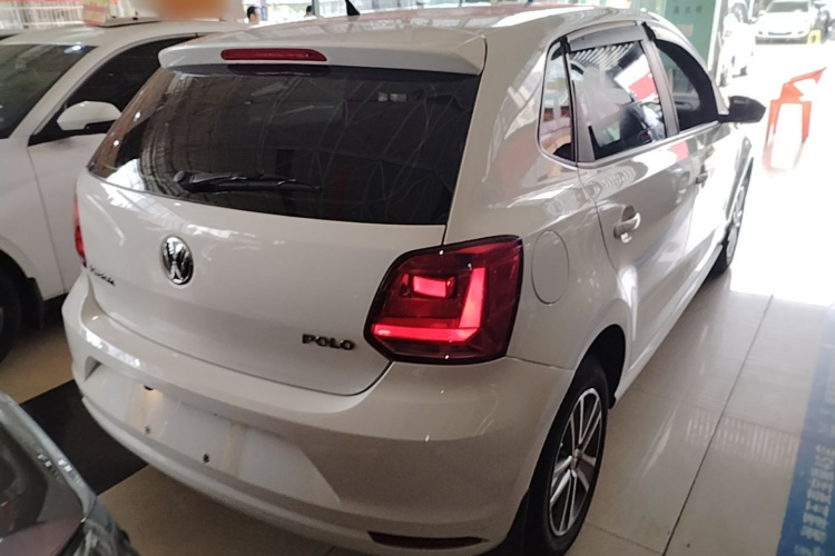 Volkswagen Polo 2016 car image #7