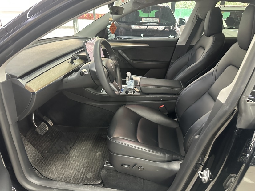 Tesla Model Y 2023 #4 Tesla Model Y 2023 car image #4