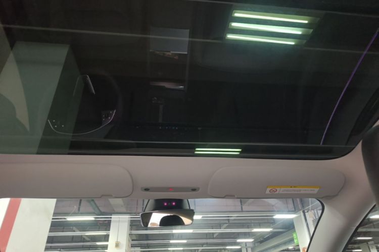Tesla Model 3 2024 car image #18