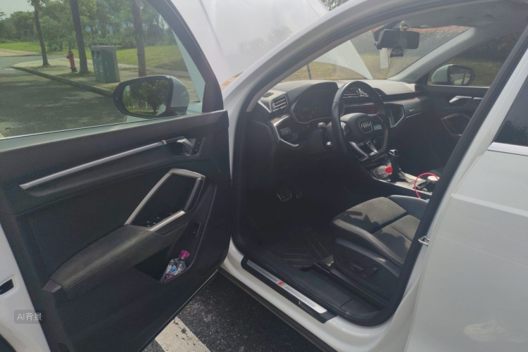Audi Q3 2021 car image #18