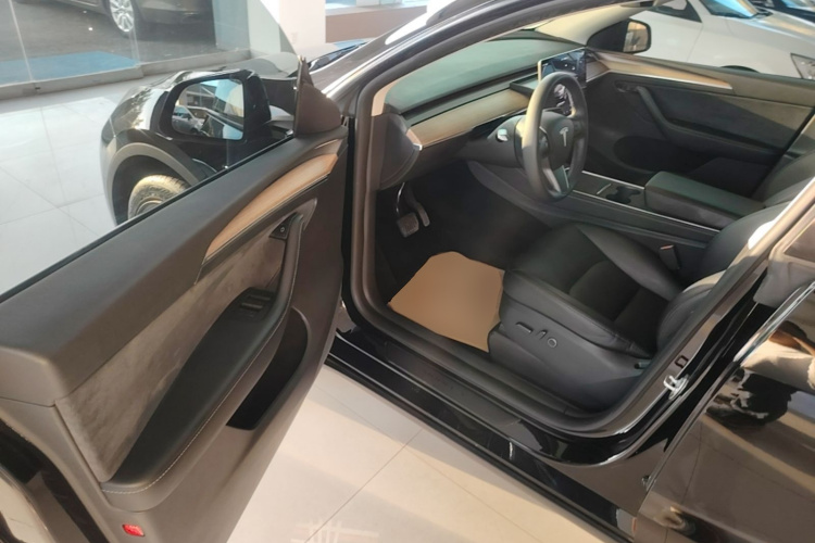 Tesla Model Y 2023 #16 Tesla Model Y 2023 car image #16