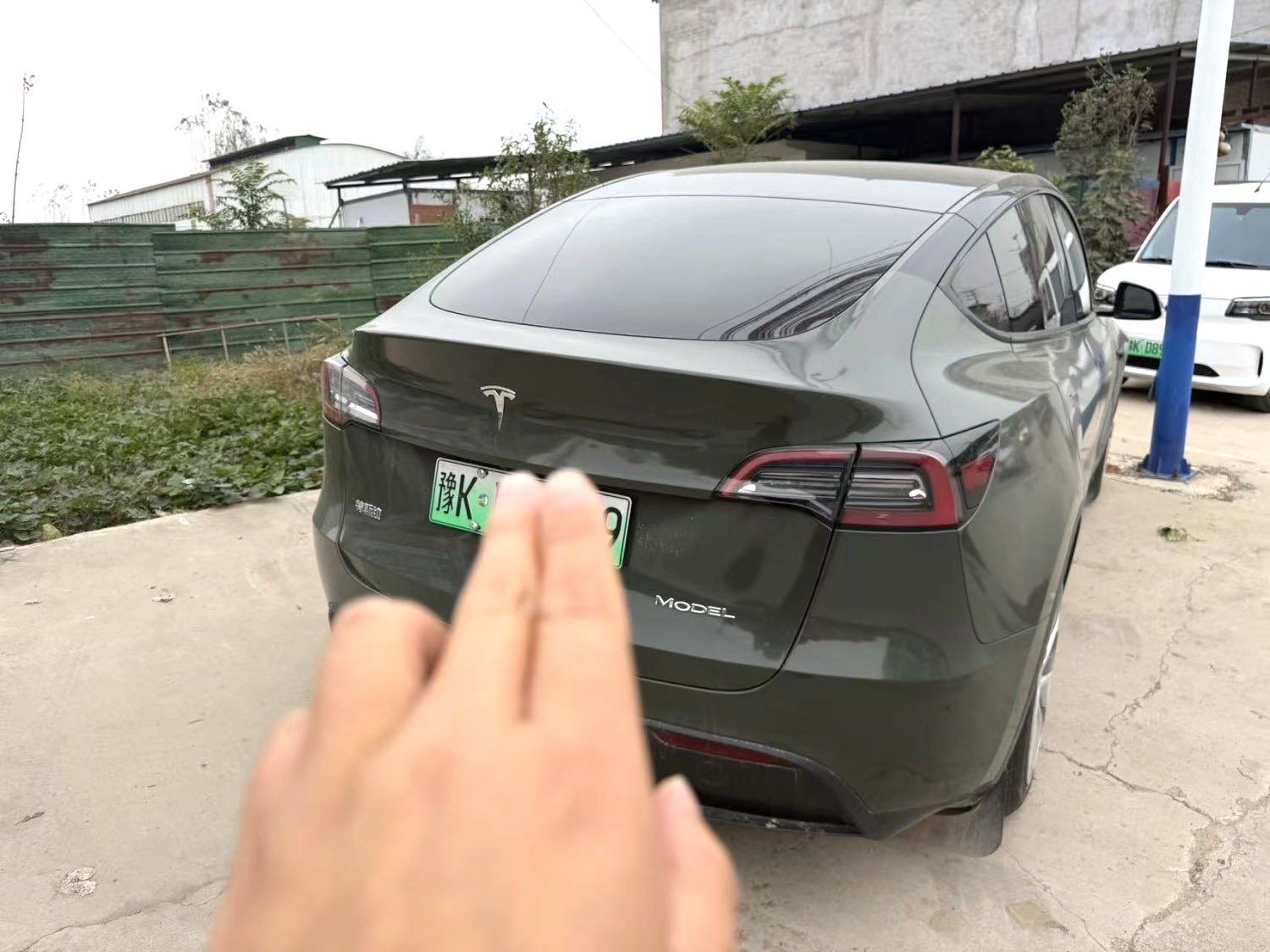 Tesla Model Y 2023 #5 Tesla Model Y 2023 car image #5