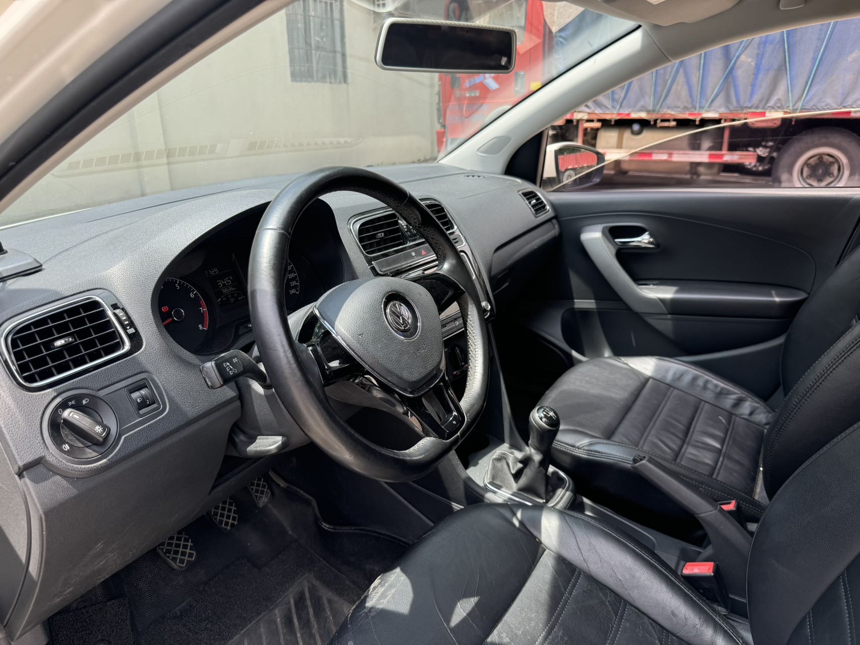 Volkswagen Polo 2016 car image #4