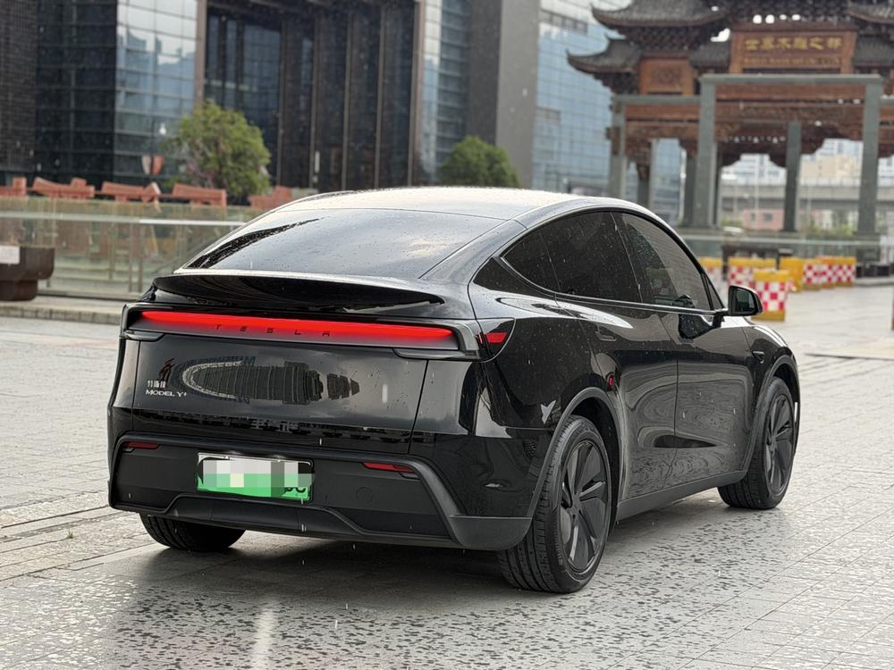 Tesla Model Y 2025 #6 Tesla Model Y 2025 car image #6