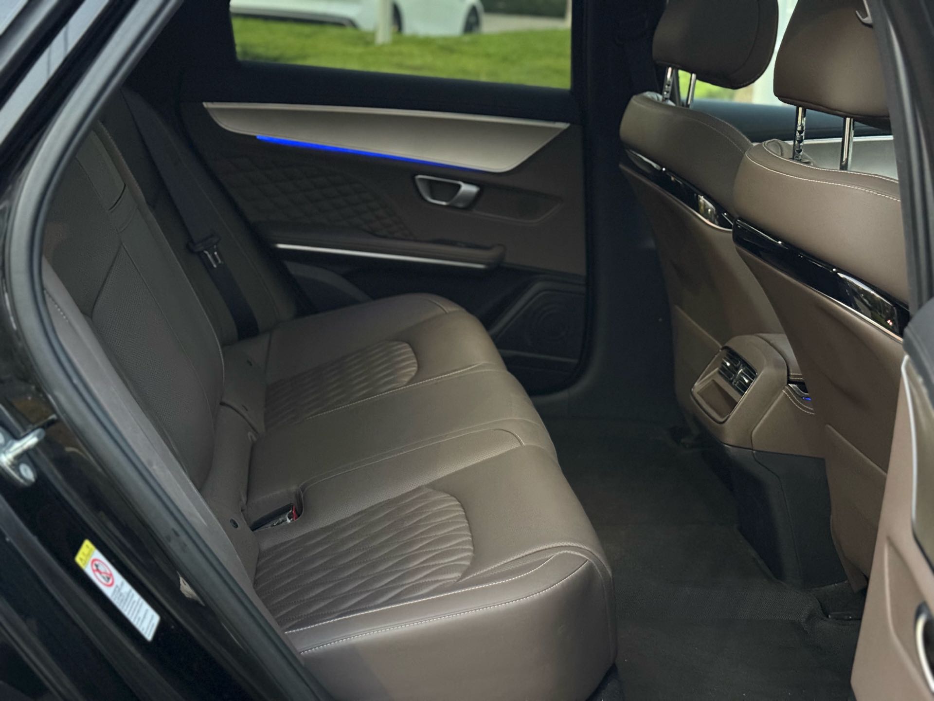 BYD Han 2023 car image #11