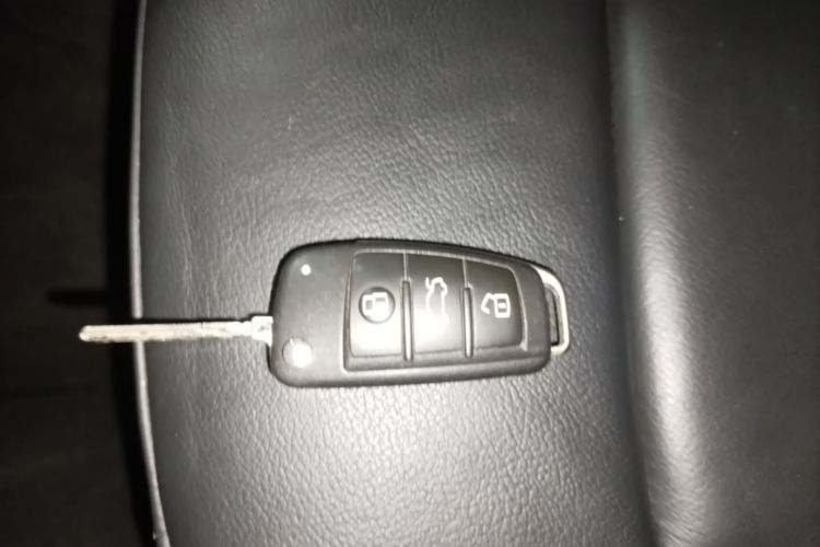 Audi Q3 2015 car image #14