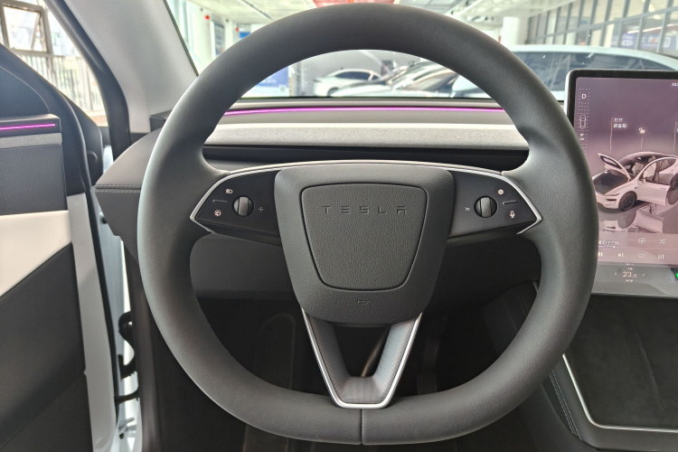 Tesla Model Y 2025 #11 Tesla Model Y 2025 car image #11