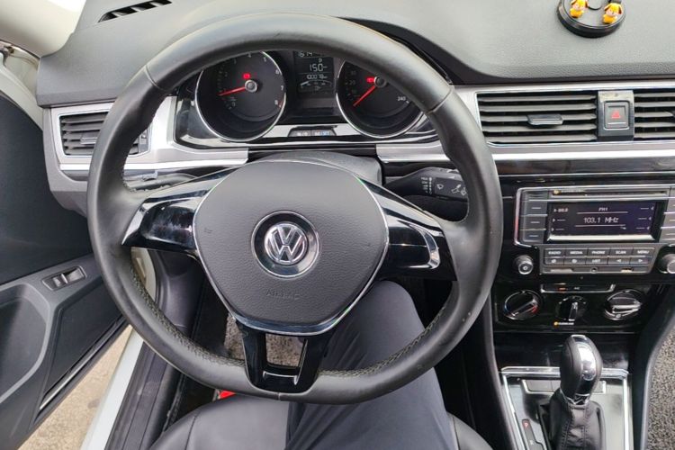 Volkswagen Bora 2016 car image #11