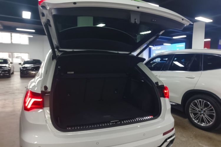 Audi Q3 2024 car image #19