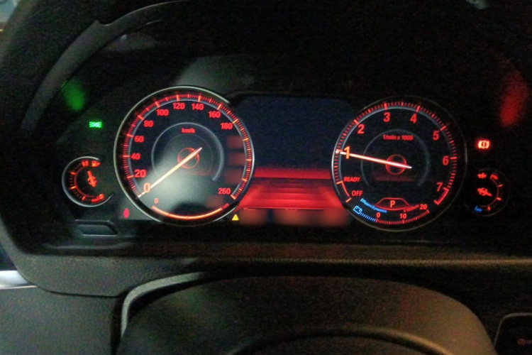 BMW 3 Series 2019 car image #16
