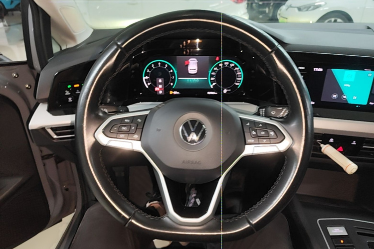Volkswagen Golf 2022 car image #15