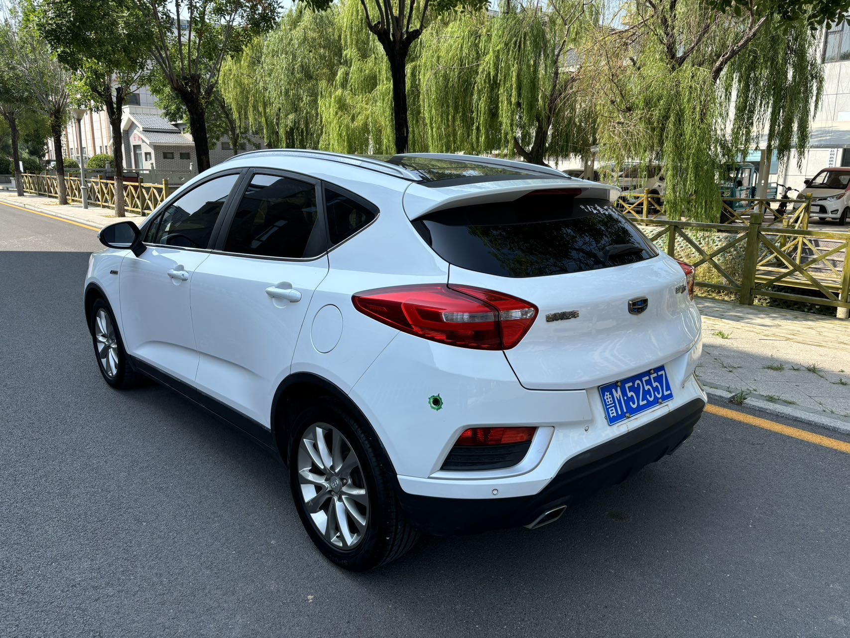 GEELY Emgrand GS 2016 car image #4