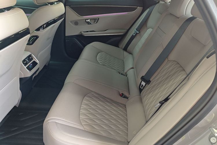 BYD Han 2024 car image #17