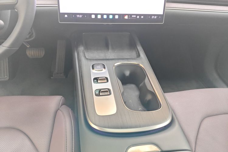 MI SU7 2024 صورة سيارة #18