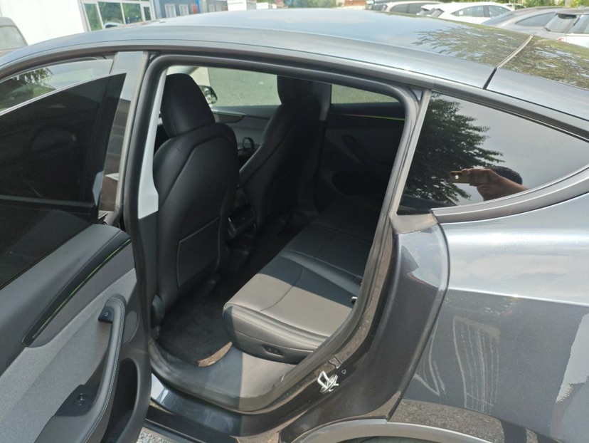 Tesla Model Y 2025 #4 Tesla Model Y 2025 car image #4