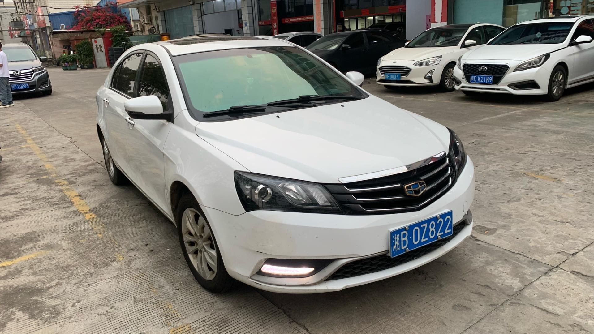 GEELY Emgrand 2014 imagen de coche #2