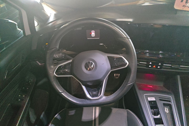 Volkswagen Golf 2023 car image #11