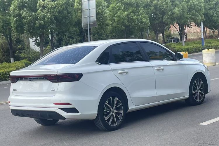 GEELY Emgrand 2022 изображение автомобиля #10