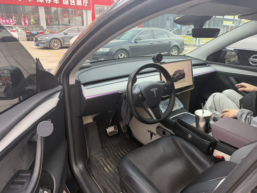 Tesla Model Y 2024 #2 Tesla Model Y 2024 car image #2