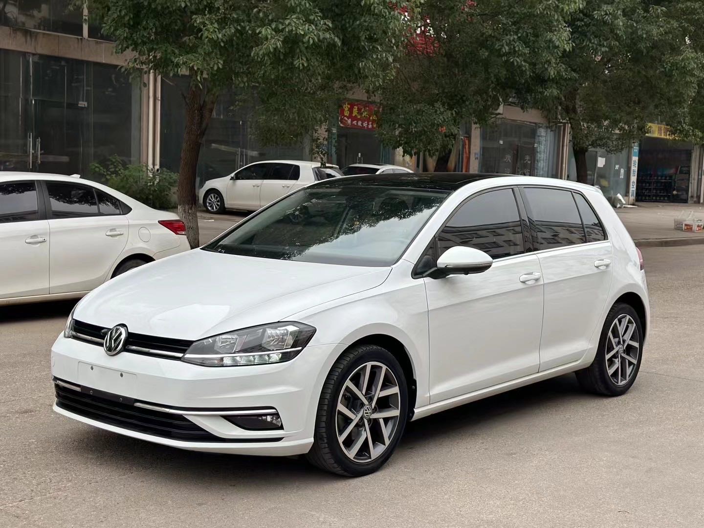 Volkswagen Golf 2019 immagine di auto 