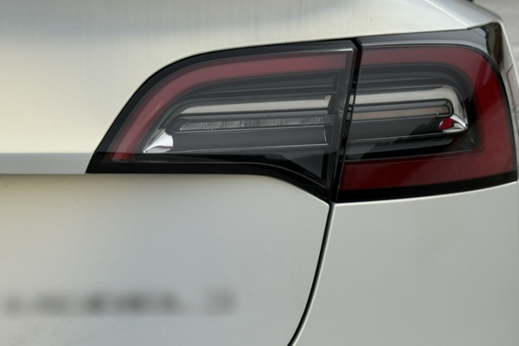 Tesla Model 3 2021 car image #9