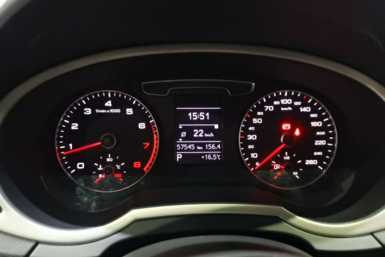 Audi Q3 2018 car image #16