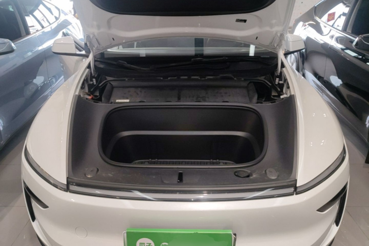 Tesla Model Y 2025 #20 Tesla Model Y 2025 car image #20