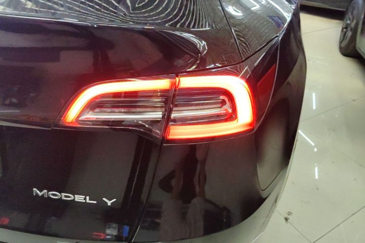 Tesla Model Y 2022 #8 Tesla Model Y 2022 car image #8