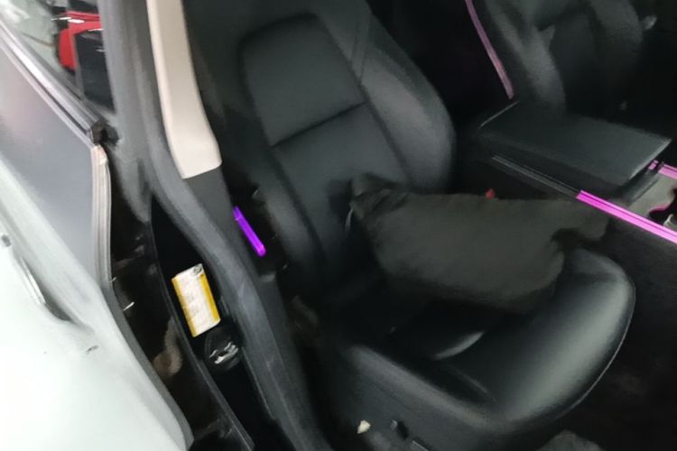 Tesla Model Y 2023 car image #24