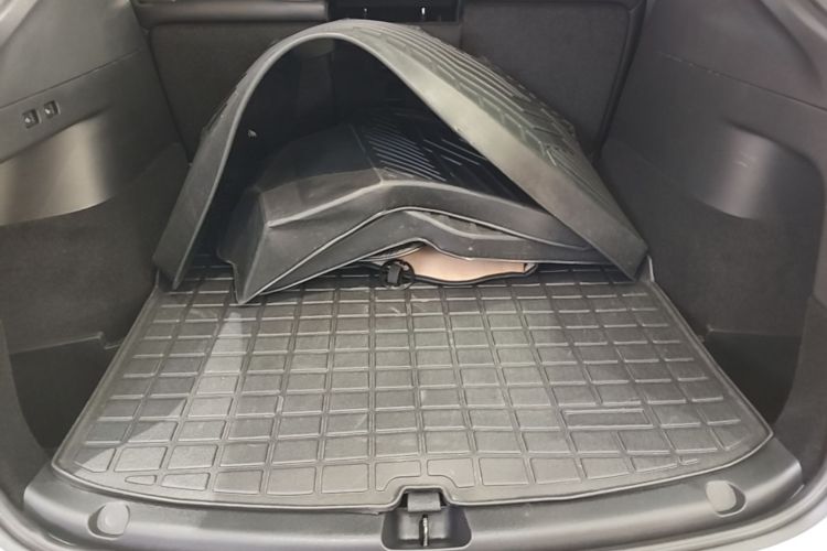 Tesla Model Y 2022 car image #19
