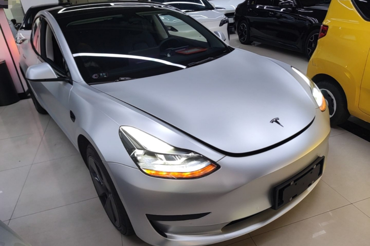 Tesla Model 3 2023 car image #4