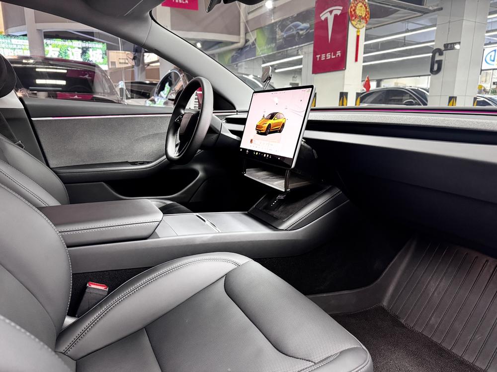 Tesla Model 3 2023 car image #11