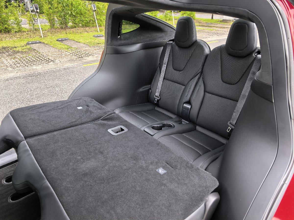 Tesla Model X 2023 car image #10
