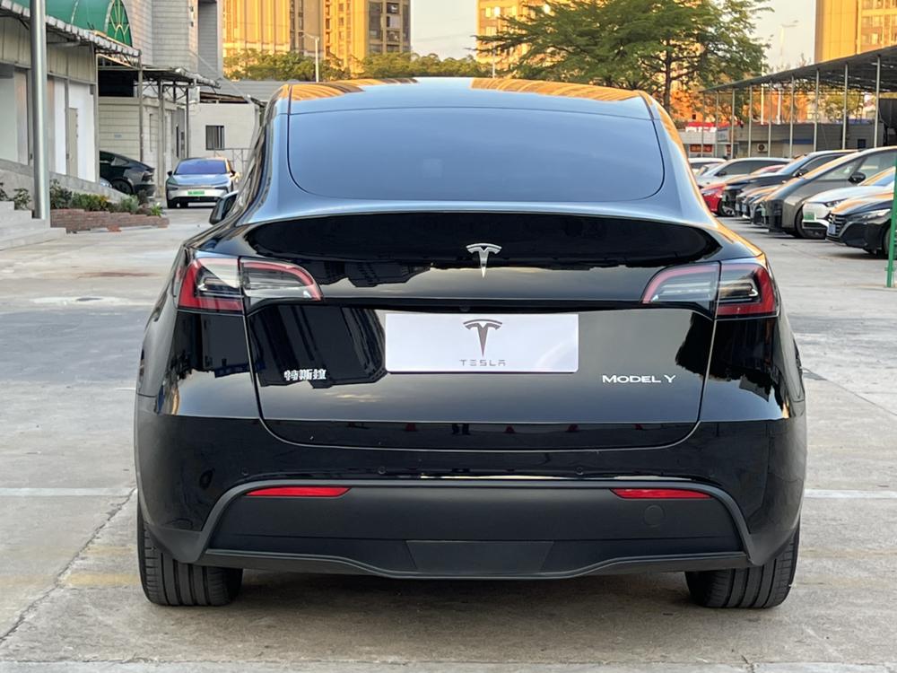 Tesla Model Y 2022 #5 Tesla Model Y 2022 car image #5
