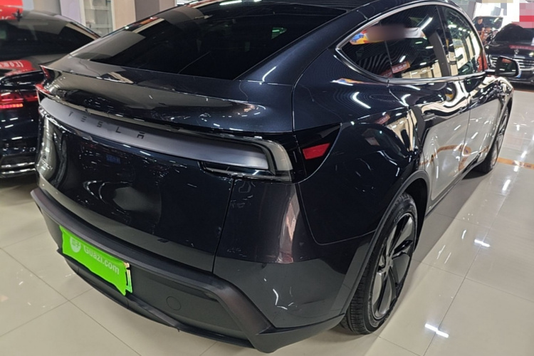 Tesla Model Y 2025 #7 Tesla Model Y 2025 car image #7