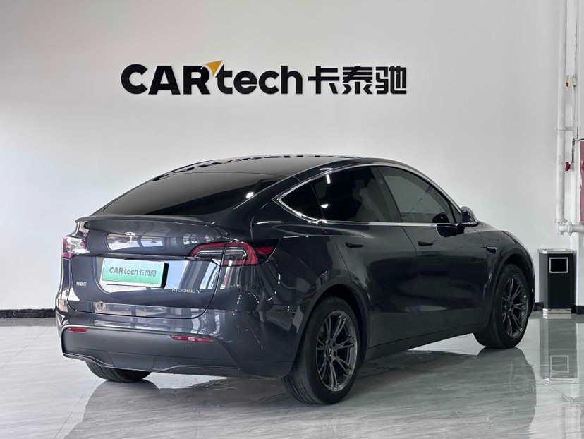 Tesla Model Y 2024 #11 Tesla Model Y 2024 car image #11