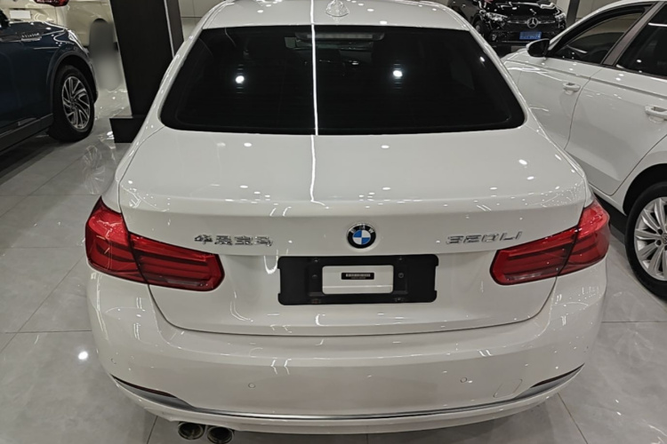 BMW 3 Series 2018 #6 BMW 3 Series 2018 car image #6