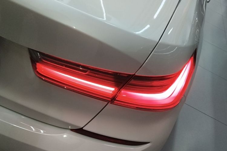 BMW 3 Series 2022 car image #8