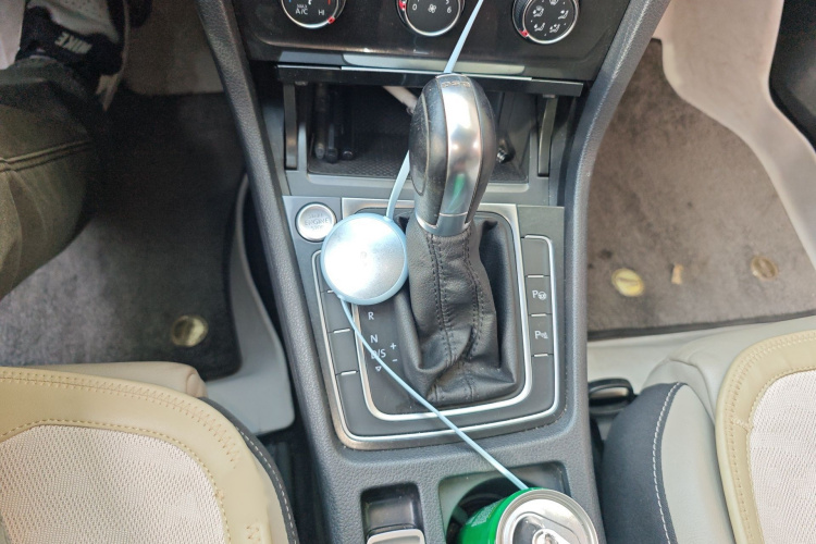 Volkswagen Golf 2017 car image #18