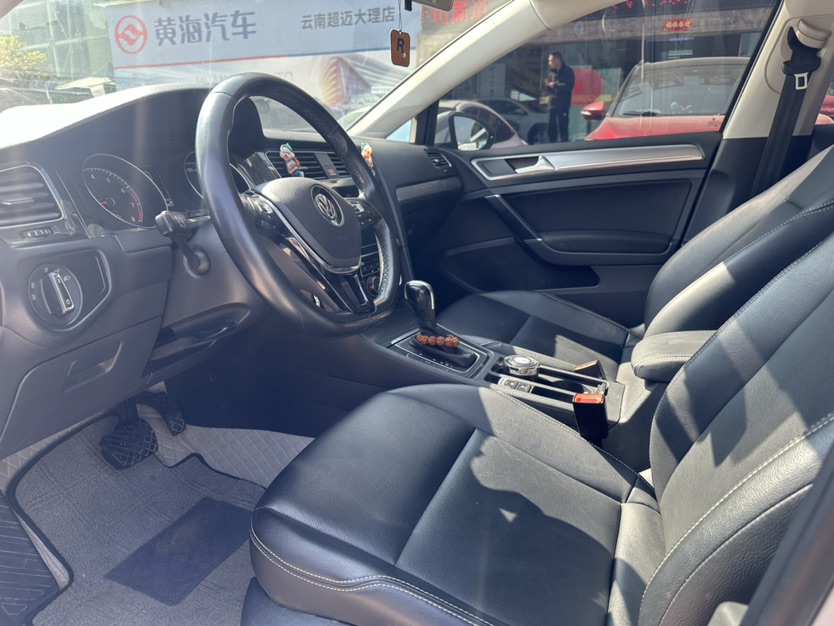 Volkswagen Golf 2020 car image #4