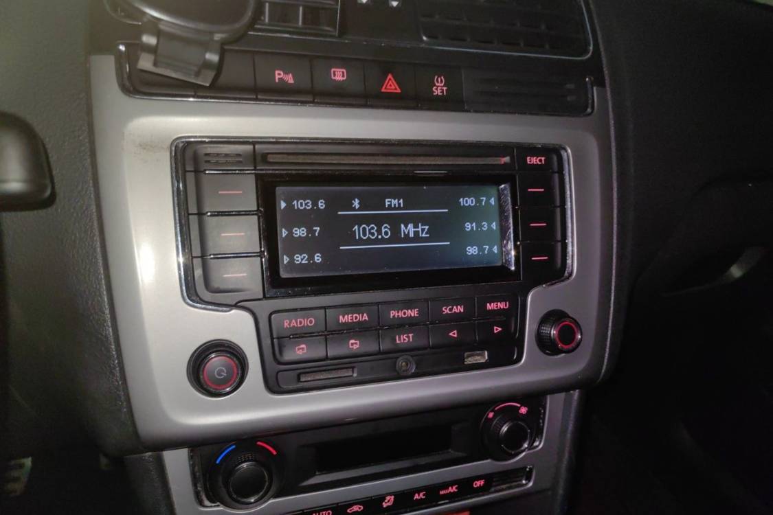 Volkswagen Polo 2014 #26 Volkswagen Polo 2014 car image #26
