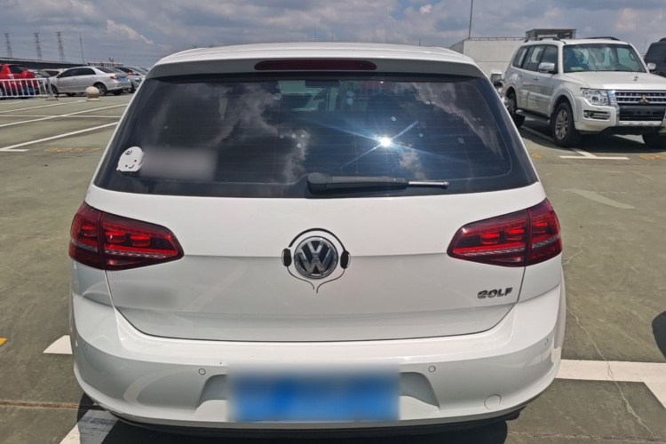 Volkswagen Golf 2017 car image #6