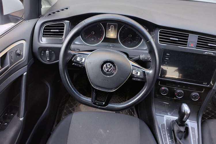 Volkswagen Golf 2020 car image #11