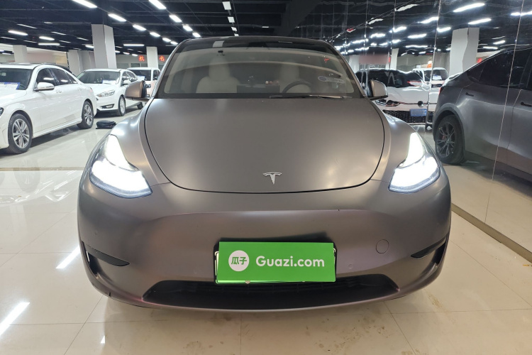Tesla Model Y 2023 car image #3
