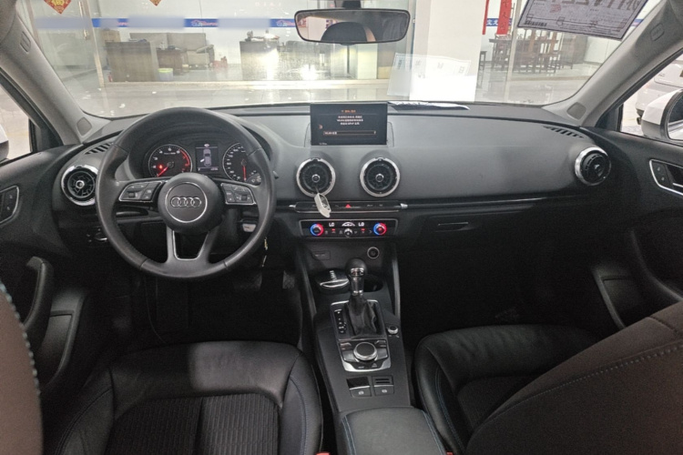 Audi A3 2019 car image #10