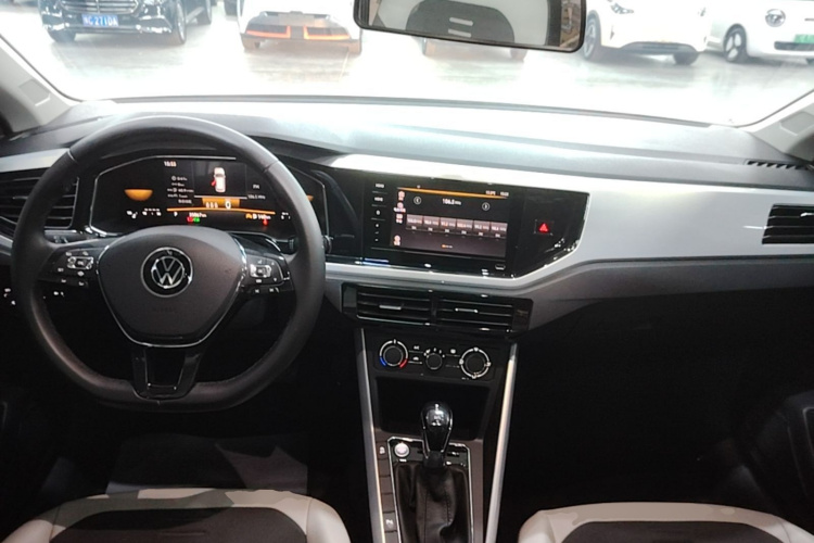 Volkswagen Polo 2023 car image #10