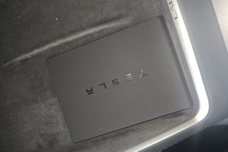 Tesla Model Y 2025 car image #11