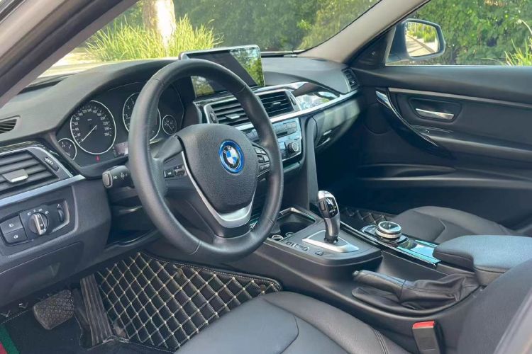 BMW 3 Series 2017 immagine di auto #10