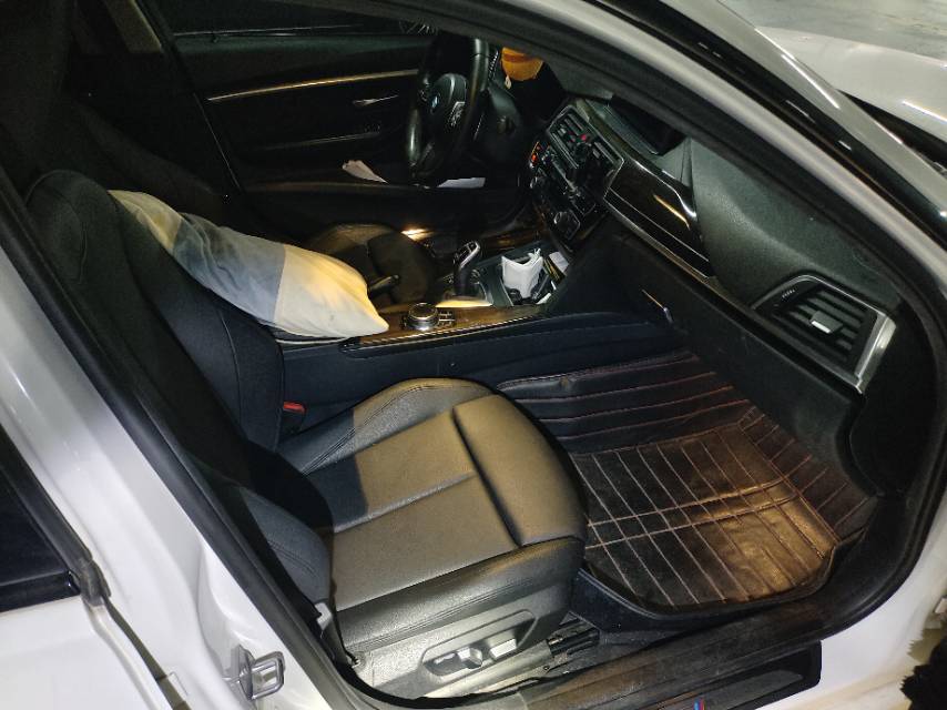BMW 3 Series 2018 car image #6